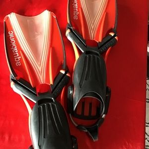 Set Of  Red Aquabiotics Beuchat Fins With Warp Technology (Size 10-12)